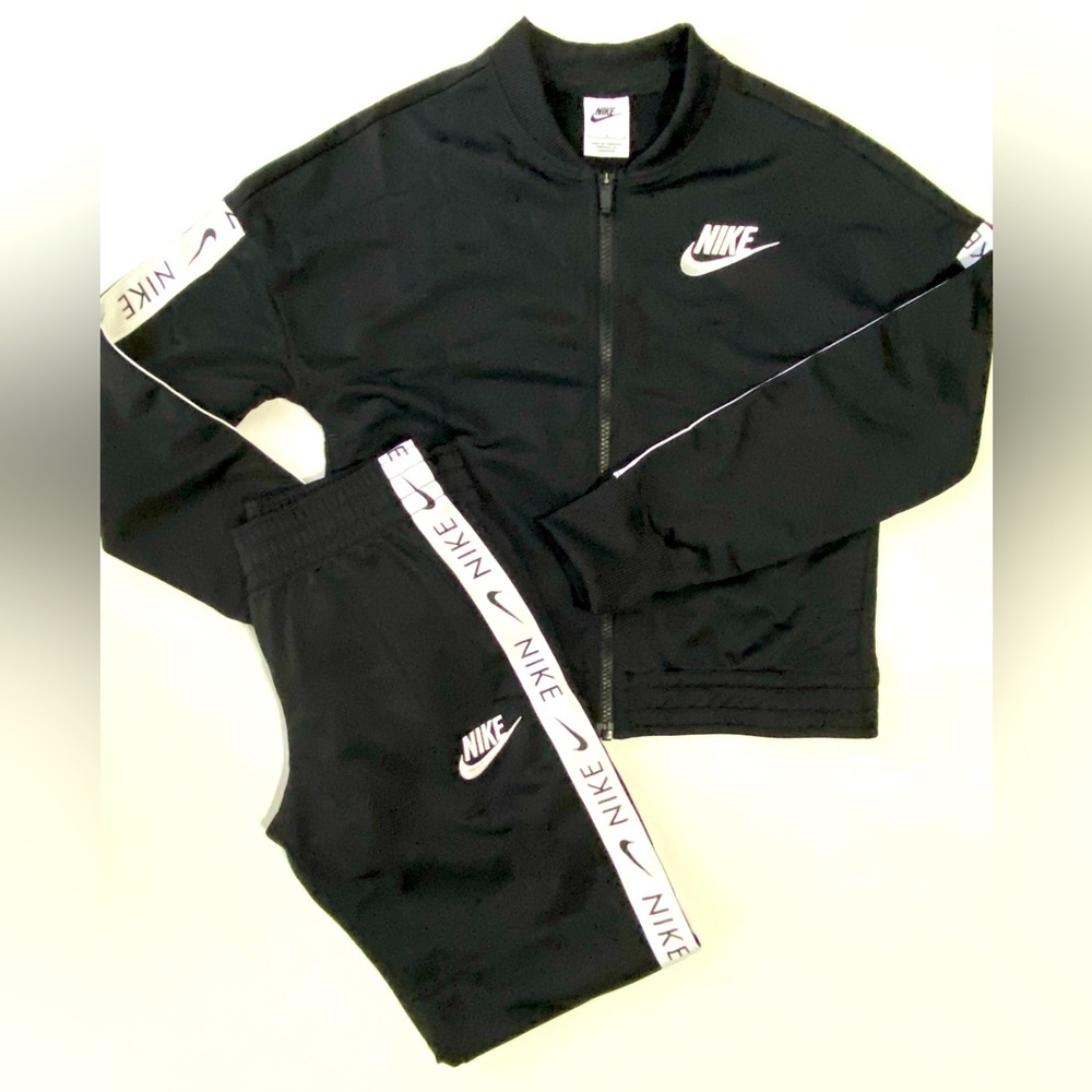 Nike | Girl’s Tracksuit